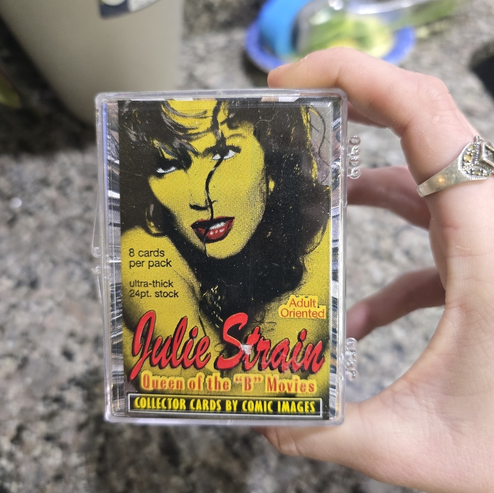 JULIE STRAIN'S BETTIE PAGE queen of the b movies 1996 Card Set 69 pieces